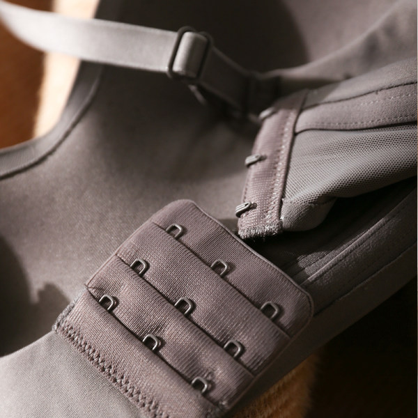 Moteriška skaidri liemenėlė su reguliuojamais petnešėlėmis