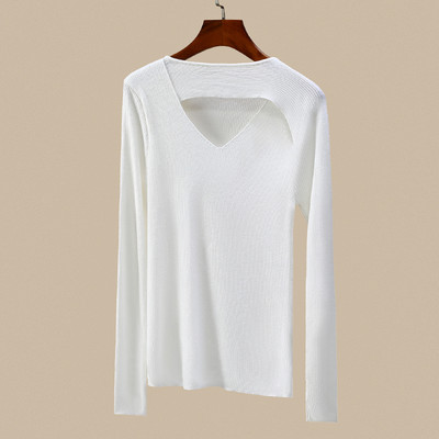 Moteriška palaidinė kasdienai su V formos iškirpte