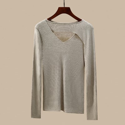 Moteriška palaidinė kasdienai su V formos iškirpte