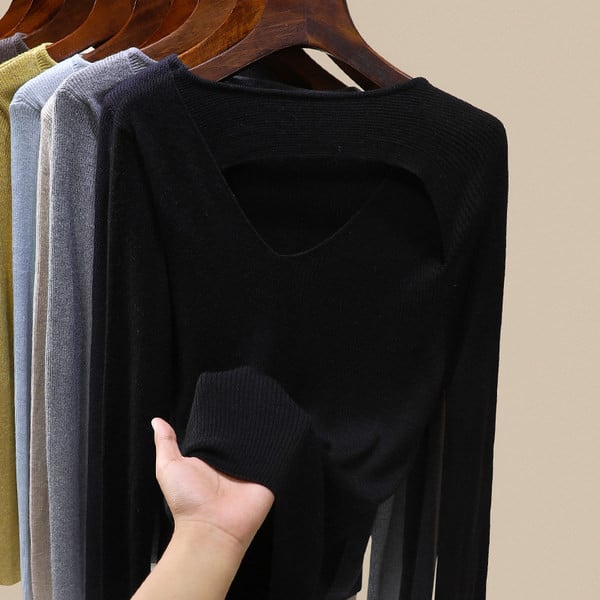 Moteriška palaidinė kasdienai su V formos iškirpte