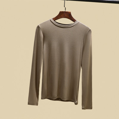 Bluză casual de damă cu mâneci lungi și decolteu O