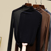 Bluză de damă cu mâneci lungi și guler polo