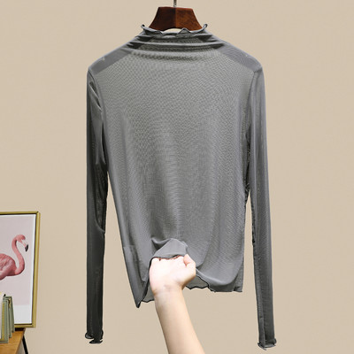 Bluză de damă cu mâneci lungi și guler polo