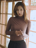 Дамска блуза изчистен модел от лека материя