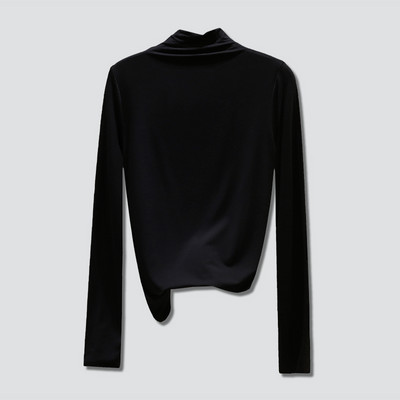 Дамска блуза изчистен модел от лека материя