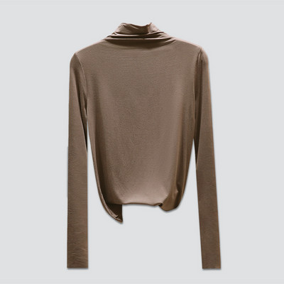 Дамска блуза изчистен модел от лека материя