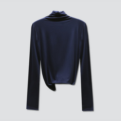 Дамска блуза изчистен модел от лека материя