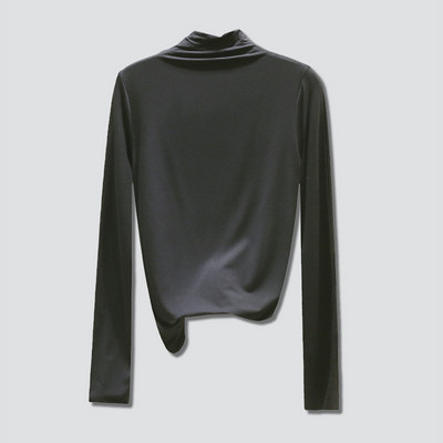 Дамска блуза изчистен модел от лека материя