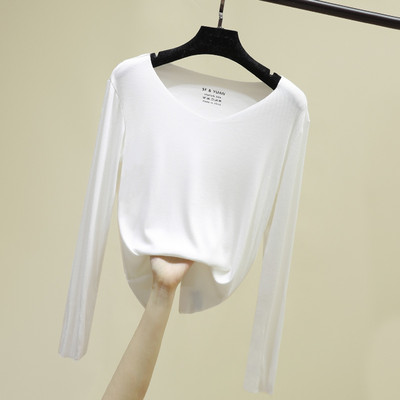 Bluza un model nou cu maneca lunga si decolteu in V