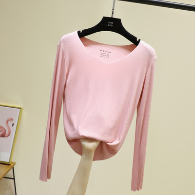 Bluza un model nou cu maneca lunga si decolteu in V