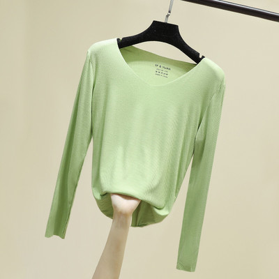 Bluza un model nou cu maneca lunga si decolteu in V