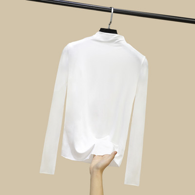 Moteriškos palaidinės švarus modelis su aukšta apykakle