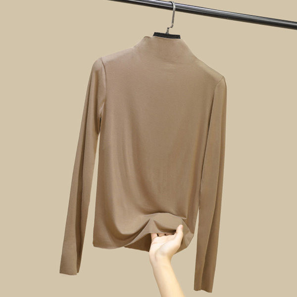 Moteriškos palaidinės švarus modelis su aukšta apykakle