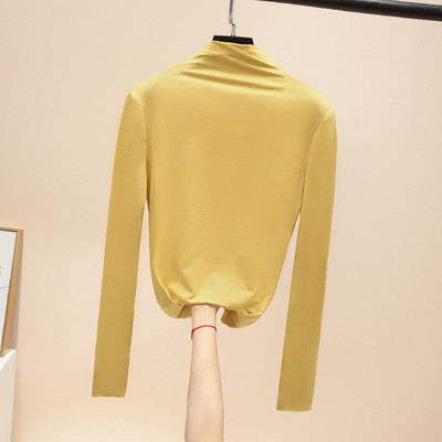 Švarus moteriškos palaidinės su aukšta apykakle modelis