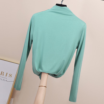 Švarus moteriškos palaidinės su aukšta apykakle modelis