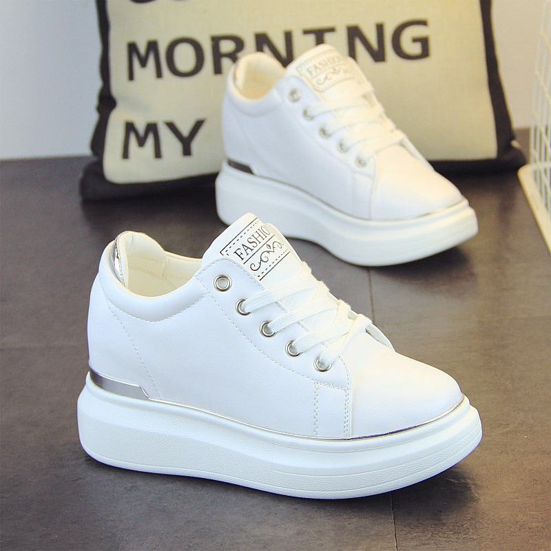 Valged vabaajajalatsid naistele, 2021. aasta kevad, uued metsikud üliõpilasjalatsid, kõrge platvormiga kuldsed tossud, vabaaja jalatsid, naiste jalatsid