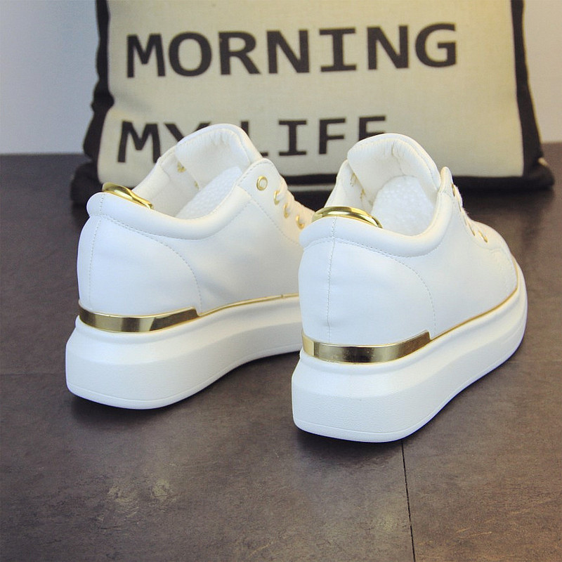 Valged vabaajajalatsid naistele, 2021. aasta kevad, uued metsikud üliõpilasjalatsid, kõrge platvormiga kuldsed tossud, vabaaja jalatsid, naiste jalatsid