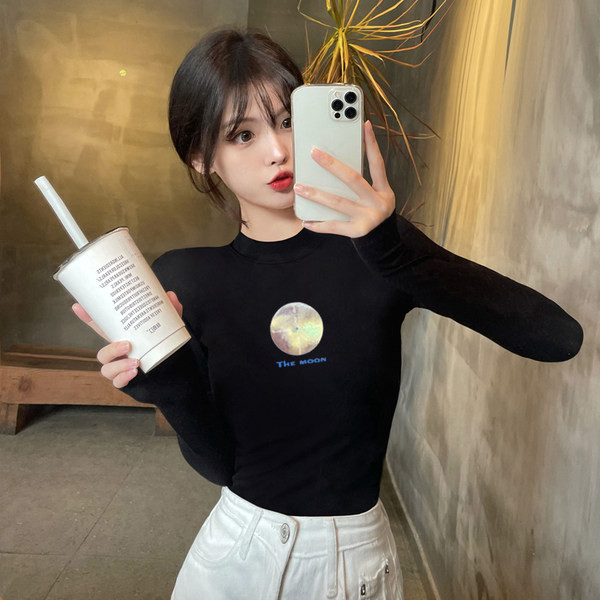 Puhta mustriga pikkade varrukatega pluus