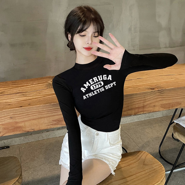 Naiste liibuv pluus kirjaga