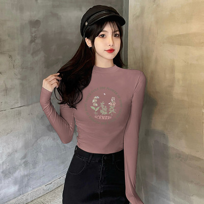 Vienspalvė moteriška palaidinė aukšta apykakle ir raštu