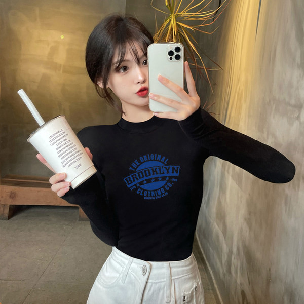 Naujo modelio moteriška palaidinė su kelių spalvų raštu