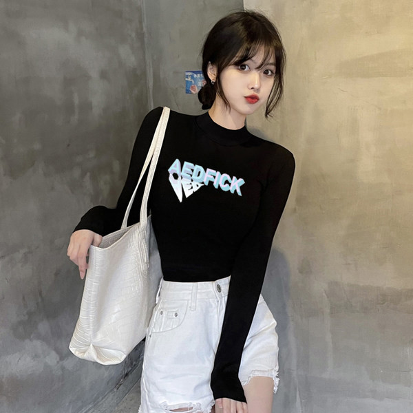 Дамска вталена блуза с висока яка и дълъг ръкав