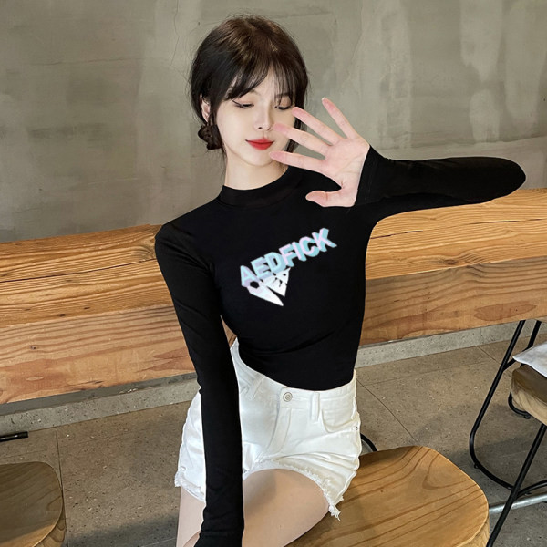 Дамска вталена блуза с висока яка и дълъг ръкав