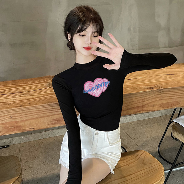 Laisva moteriška palaidinė su kelių spalvų raštu