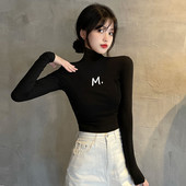 Ежедневна дамска блуза с поло яка и надпис