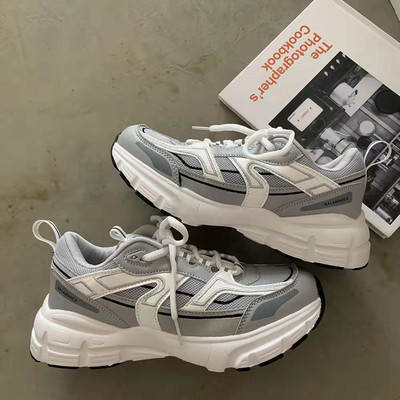 2022 m. pavasario ir vasaros moteriški sportbačiai tinkliniai, orui pralaidūs suvarstomi moteriški laisvalaikio batai storu dugnu plokšti plius dydžio vulkanizuoti batai