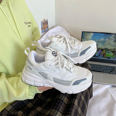 2022 m. pavasario ir vasaros moteriški sportbačiai tinkliniai, orui pralaidūs suvarstomi moteriški laisvalaikio batai storu dugnu plokšti plius dydžio vulkanizuoti batai