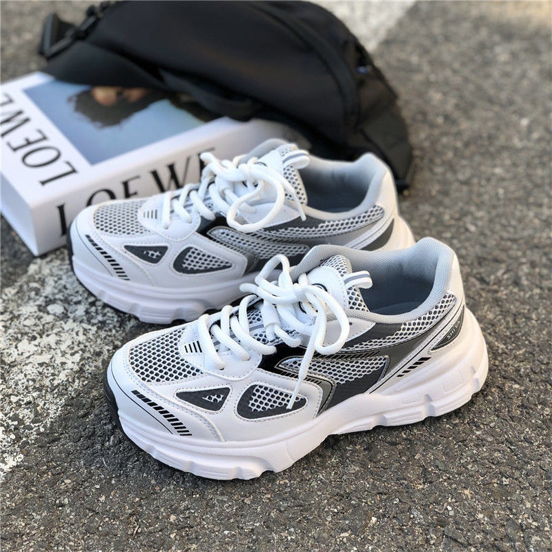 2022 m. pavasario ir vasaros moteriški sportbačiai tinkliniai, orui pralaidūs suvarstomi moteriški laisvalaikio batai storu dugnu plokšti plius dydžio vulkanizuoti batai