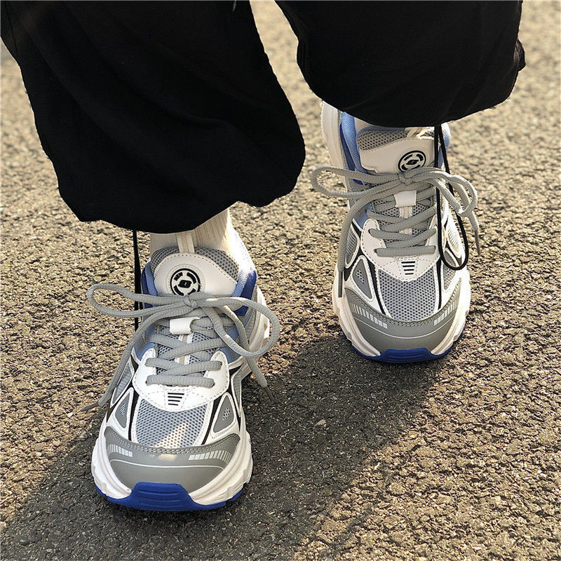 2022 m. pavasario ir vasaros moteriški sportbačiai tinkliniai, orui pralaidūs suvarstomi moteriški laisvalaikio batai storu dugnu plokšti plius dydžio vulkanizuoti batai