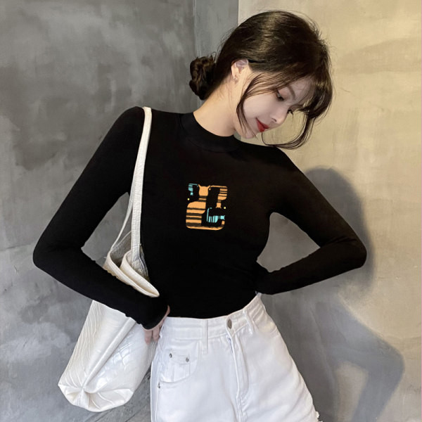 Naujo modelio moteriška palaidinė su apvalia iškirpte ir raštu