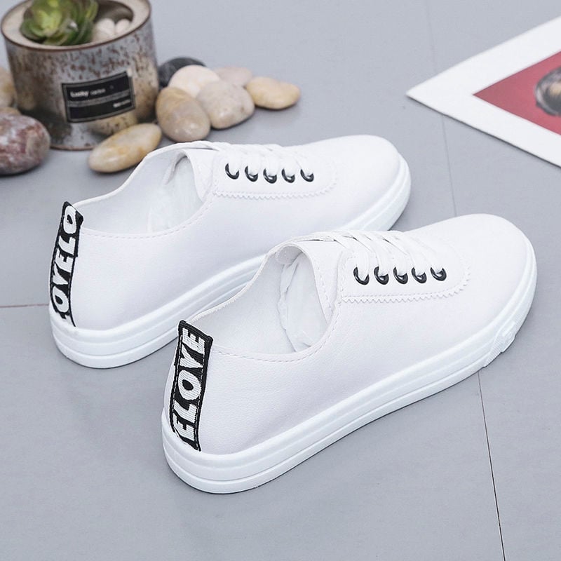 Kingad Naiste 2021 Uued vabaaja hingavad tossud naiste valged paeltega naiste Vulcanize kingad Suvised tasase põhjaga spordijalatsid