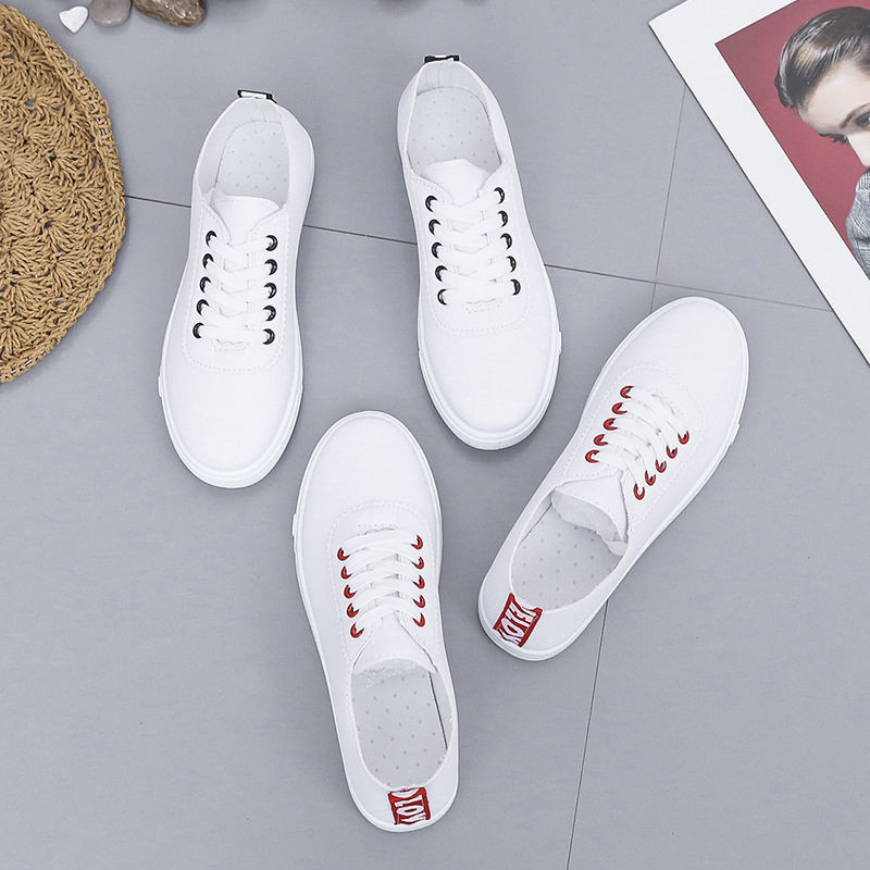 Kingad Naiste 2021 Uued vabaaja hingavad tossud naiste valged paeltega naiste Vulcanize kingad Suvised tasase põhjaga spordijalatsid