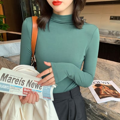 Ühevärviline pikkade varrukate ja polokraega naiste pluus