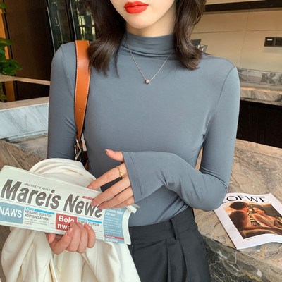 Ühevärviline pikkade varrukate ja polokraega naiste pluus