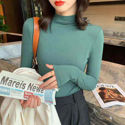 Ühevärviline pikkade varrukate ja polokraega naiste pluus