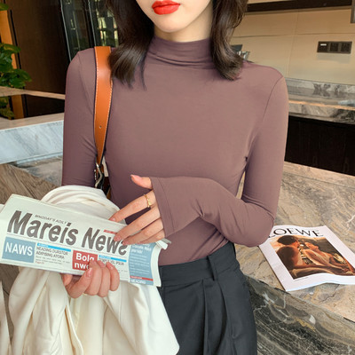 Ühevärviline pikkade varrukate ja polokraega naiste pluus