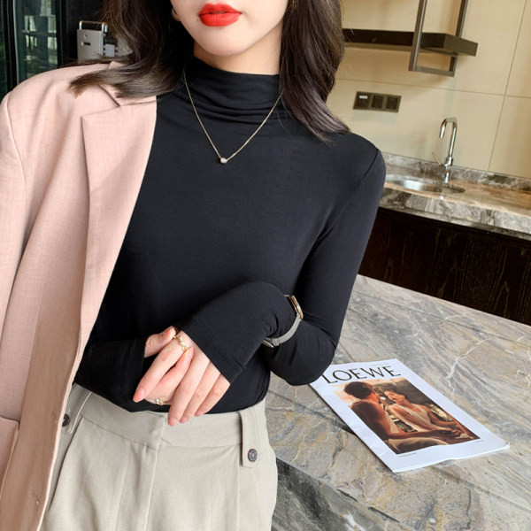 Ühevärviline pikkade varrukate ja polokraega naiste pluus