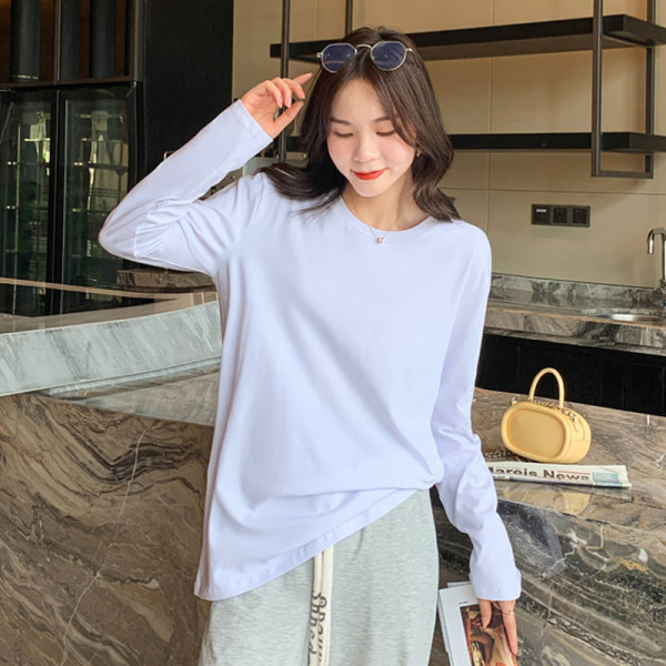 Široki model ženske bluze dugih rukava i ovalnog dekoltea