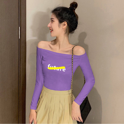 Moteriška palaidinė su raštu ir laivelio iškirpte