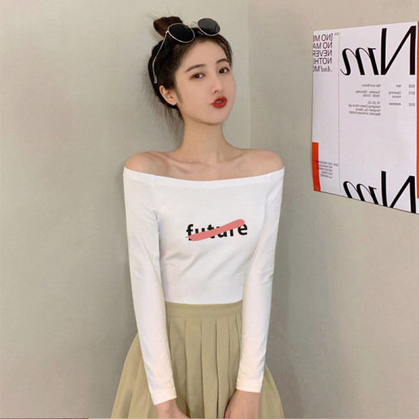 Moteriška palaidinė su raštu ir laivelio iškirpte