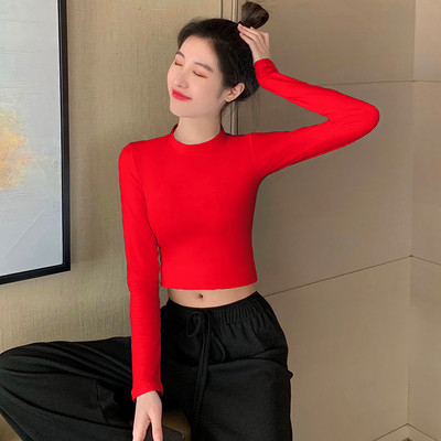 Női blúzhoz illeszkedő modell