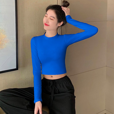 Női blúzhoz illeszkedő modell