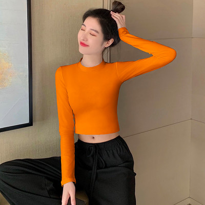 Női blúzhoz illeszkedő modell