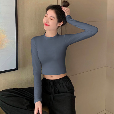 Női blúzhoz illeszkedő modell