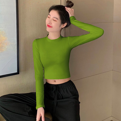 Női blúzhoz illeszkedő modell