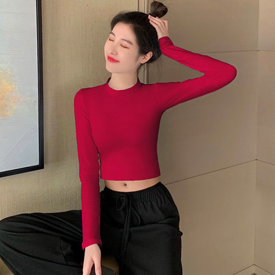 Női blúzhoz illeszkedő modell